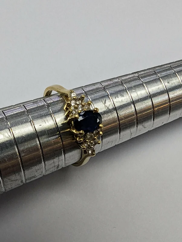 Light rings ideal for daily finger wear -18CT GOLD DIAMOND /BLUE STONE RING PRESTON STORE