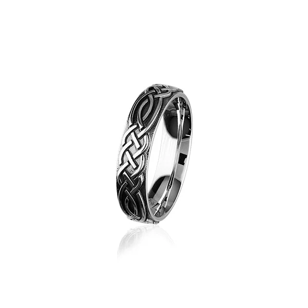 Rings featuring stretchy bands for comfy wear -Celtic Silver Ring R404